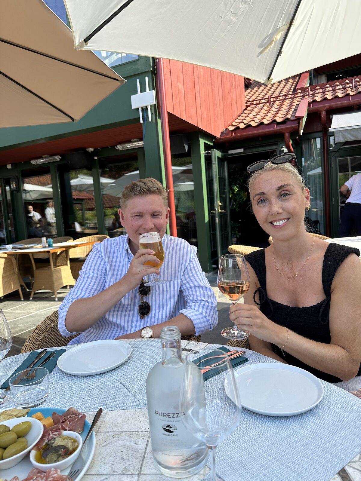 Silje og Simen på uterestaurant